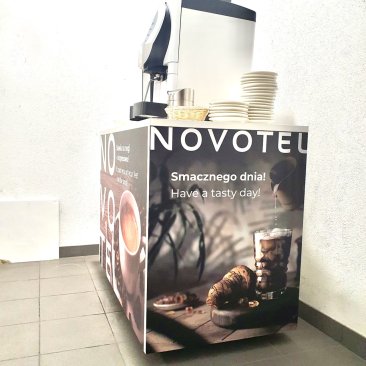 stolik kawowy oklejony folia z laminatem