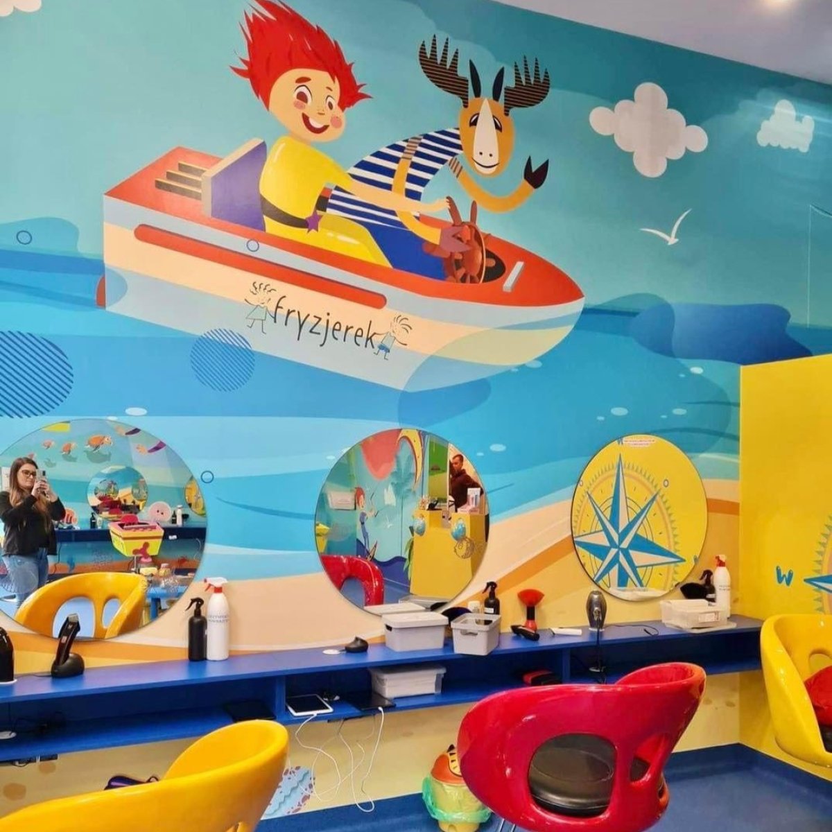 tapeta w salonie fryzjerskim